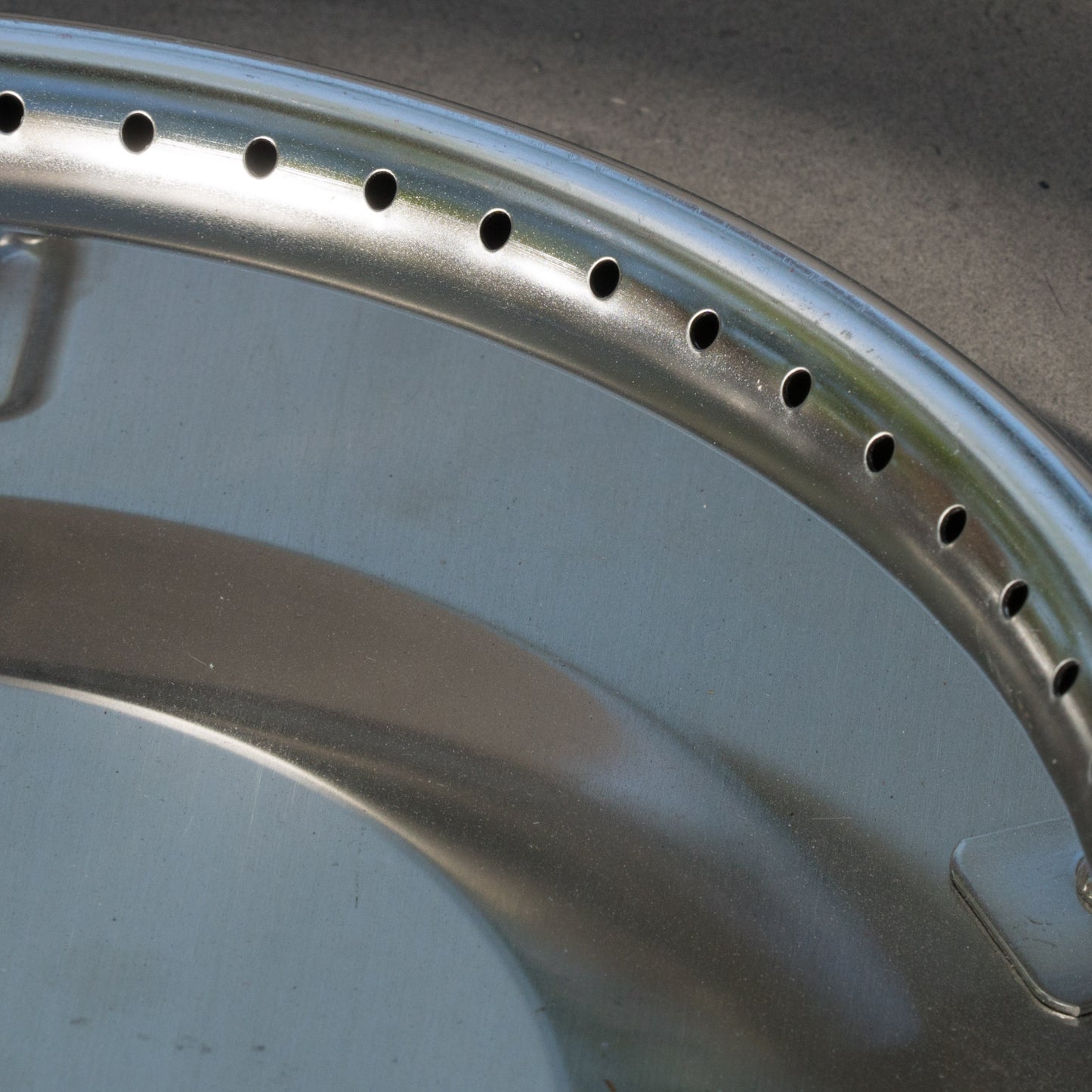 32'' STONE SQUARE MGO FIRE PIT W/ GREY TOP- 40,000 BTU