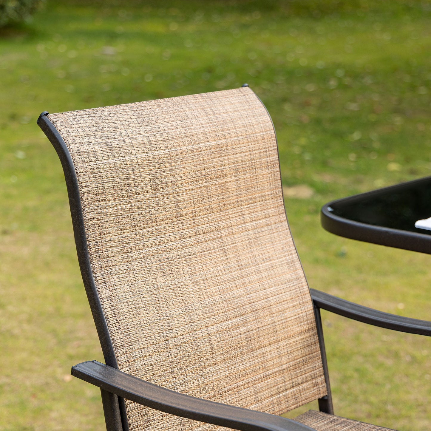 Outsunny Set of 2 Outdoor Swivel Bar Stools with Armrests, Bar Height Patio Chairs with Steel Frame for Balcony, Poolside, Backyard, Brown