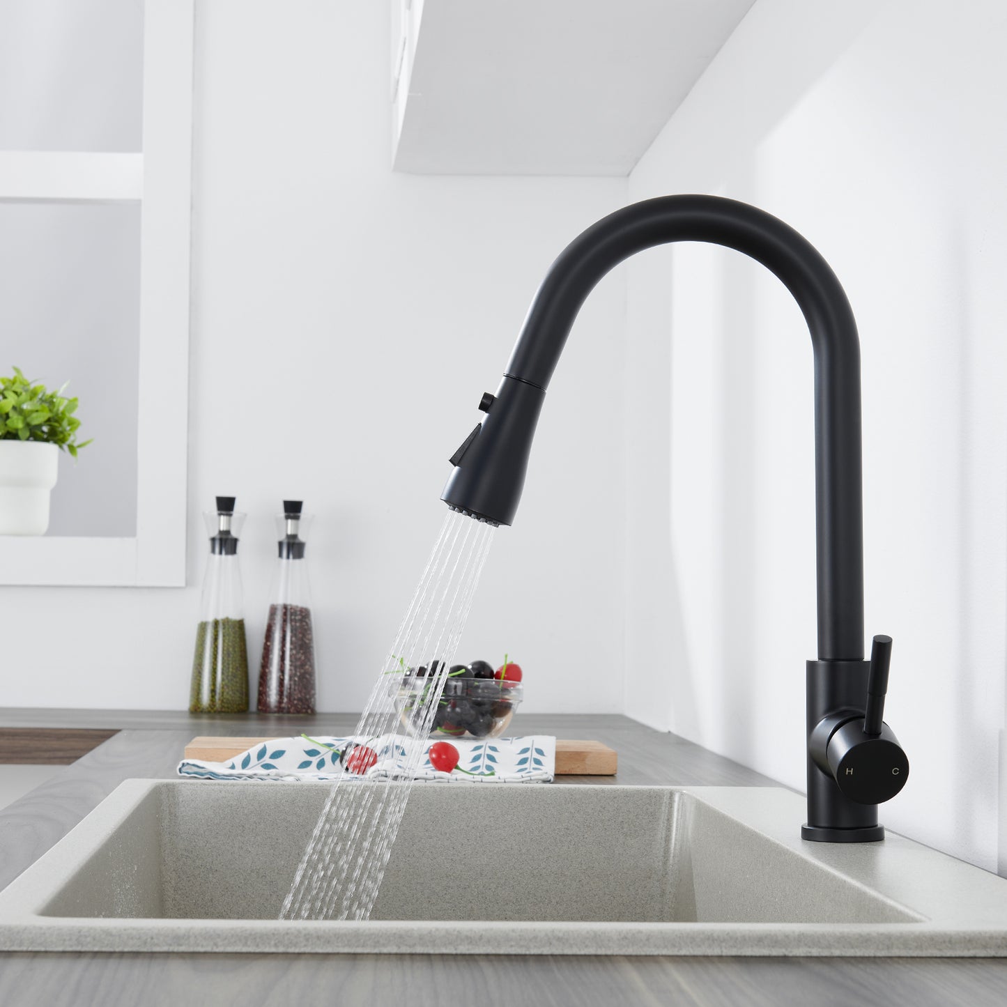 Single Handle Surface-Mounted Pull Out Sprayer Kitchen Faucet Standard Kitchen Faucet in Matte Black