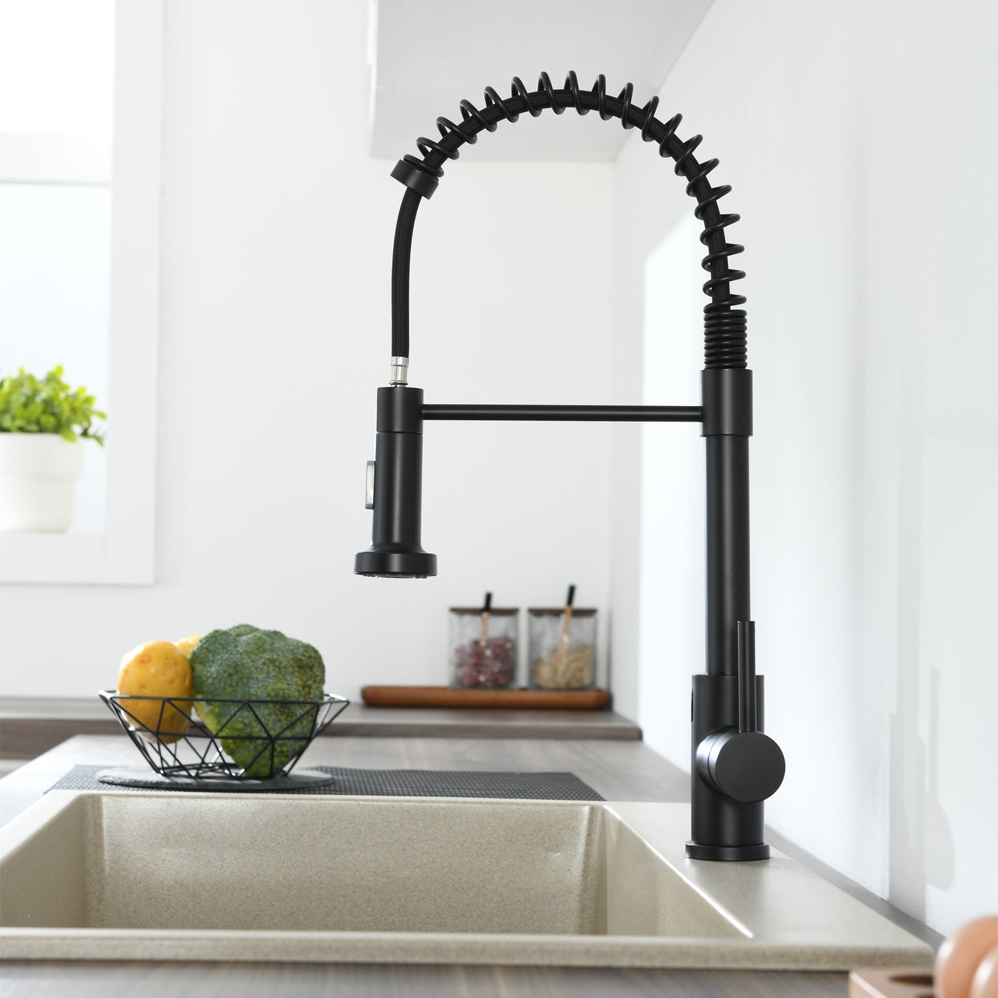 Single Handle Pull-Down Sprayer Kitchen Faucet with Touch Sensor in Matte Black