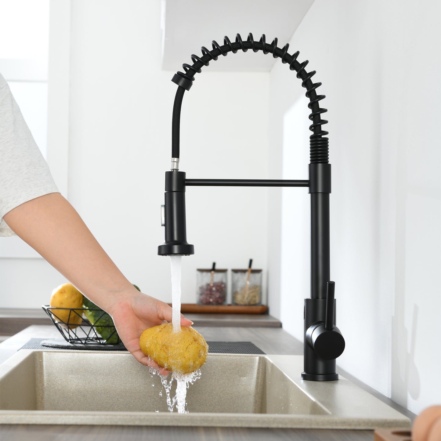 Single Handle Pull-Down Sprayer Kitchen Faucet with Touch Sensor in Matte Black