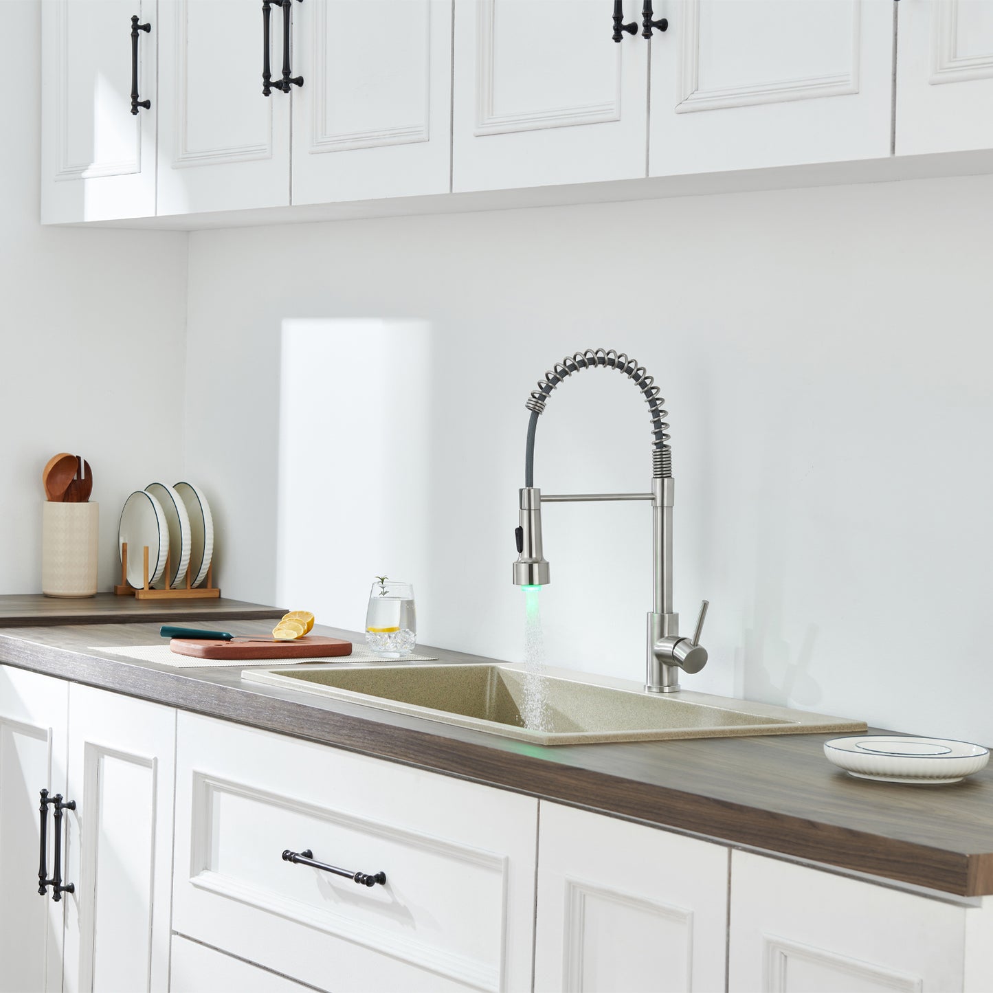 LED Single Handle Pull Down Sprayer Kitchen Faucet with Advanced Spray 1-Hole Brass Kitchen Sink Taps in Brushed Nickel