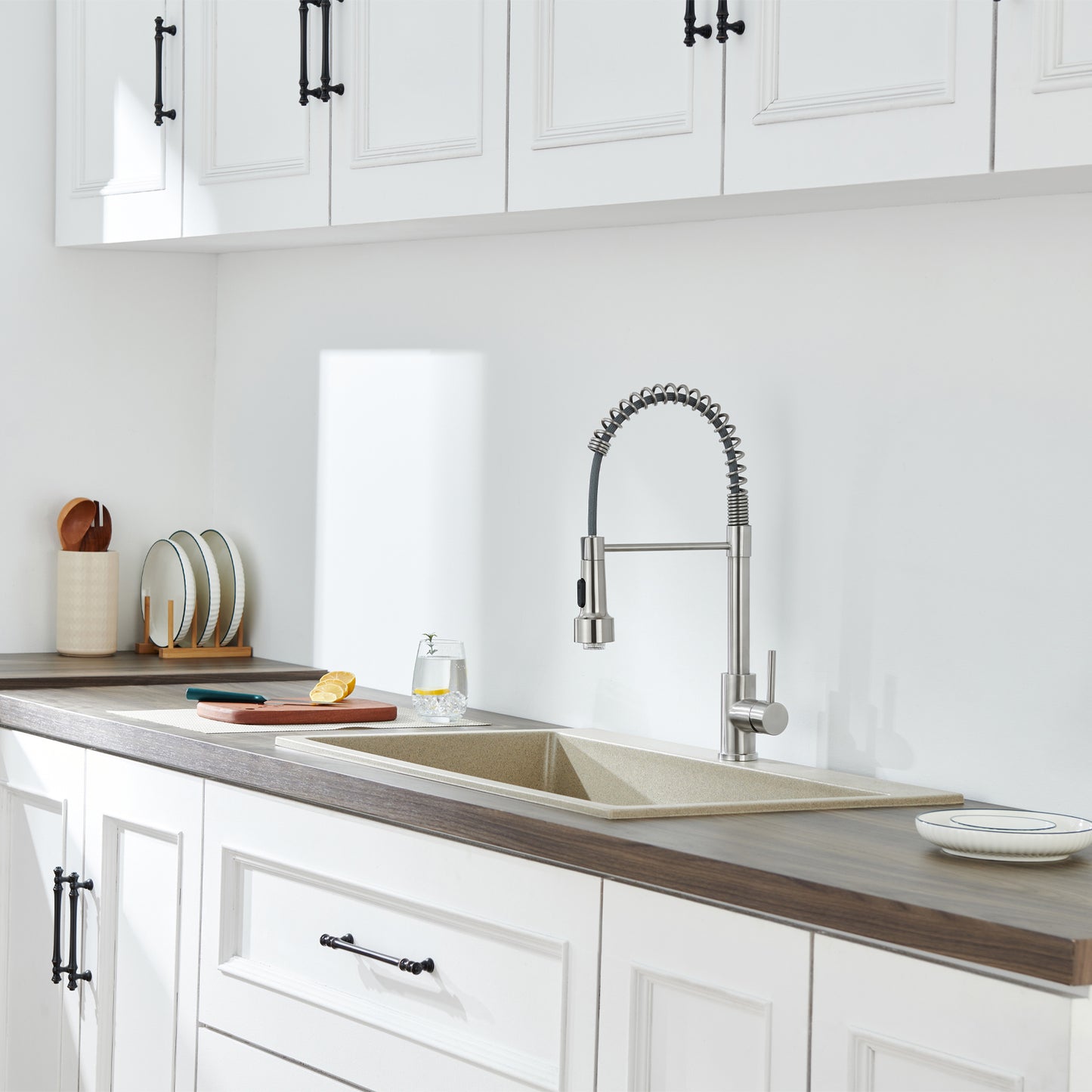 LED Single Handle Pull Down Sprayer Kitchen Faucet with Advanced Spray 1-Hole Brass Kitchen Sink Taps in Brushed Nickel