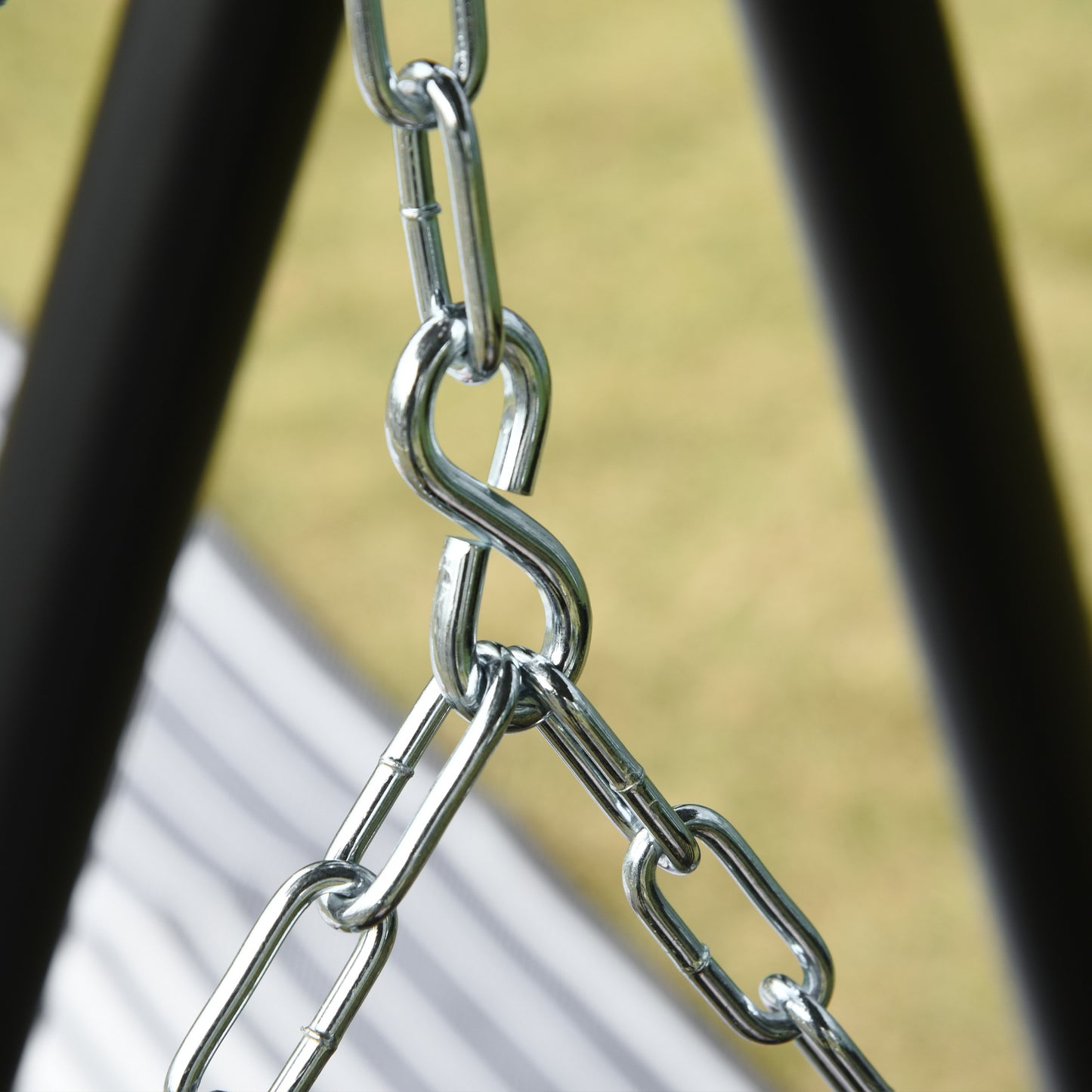 Outsunny 2-Seater Hanging Porch Swing Outdoor Patio Swing Chair Seat with Slatted Build and Chains, 440lbs Weight Capacity, Black