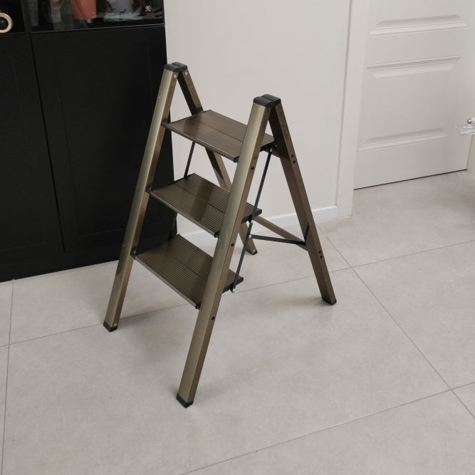 3 step ladder, aluminum alloy ladder, folding ladder, with wide non-skid pedals 300 lb capacity home office portable ladder, light and strong compact, can be used in the study bedroom kitchen office