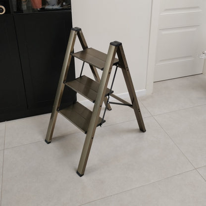 3 step ladder, aluminum alloy ladder, folding ladder, with wide non-skid pedals 300 lb capacity home office portable ladder, light and strong compact, can be used in the study bedroom kitchen office