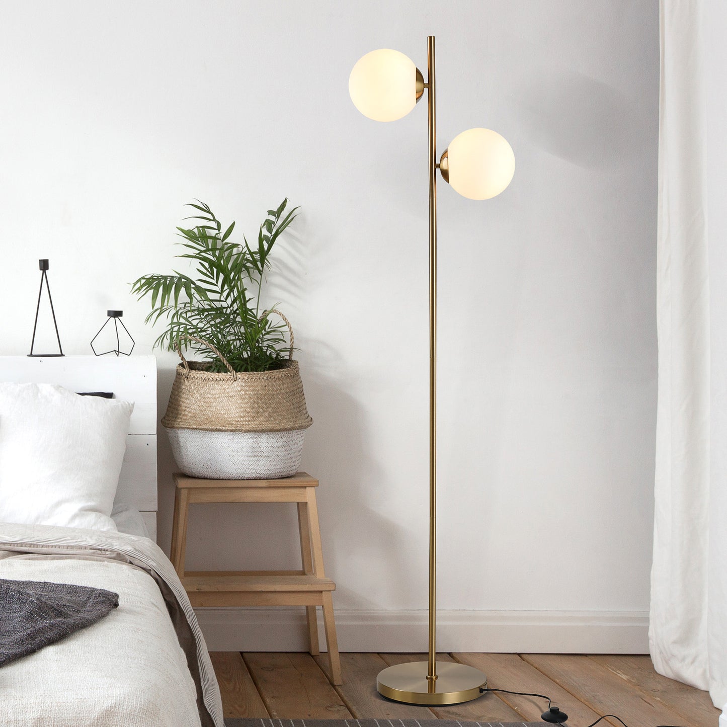 HOMCOM Floor Lamp w/ 2pcs Glass Lamp Shade Modern Portable Decorative Lamp, White