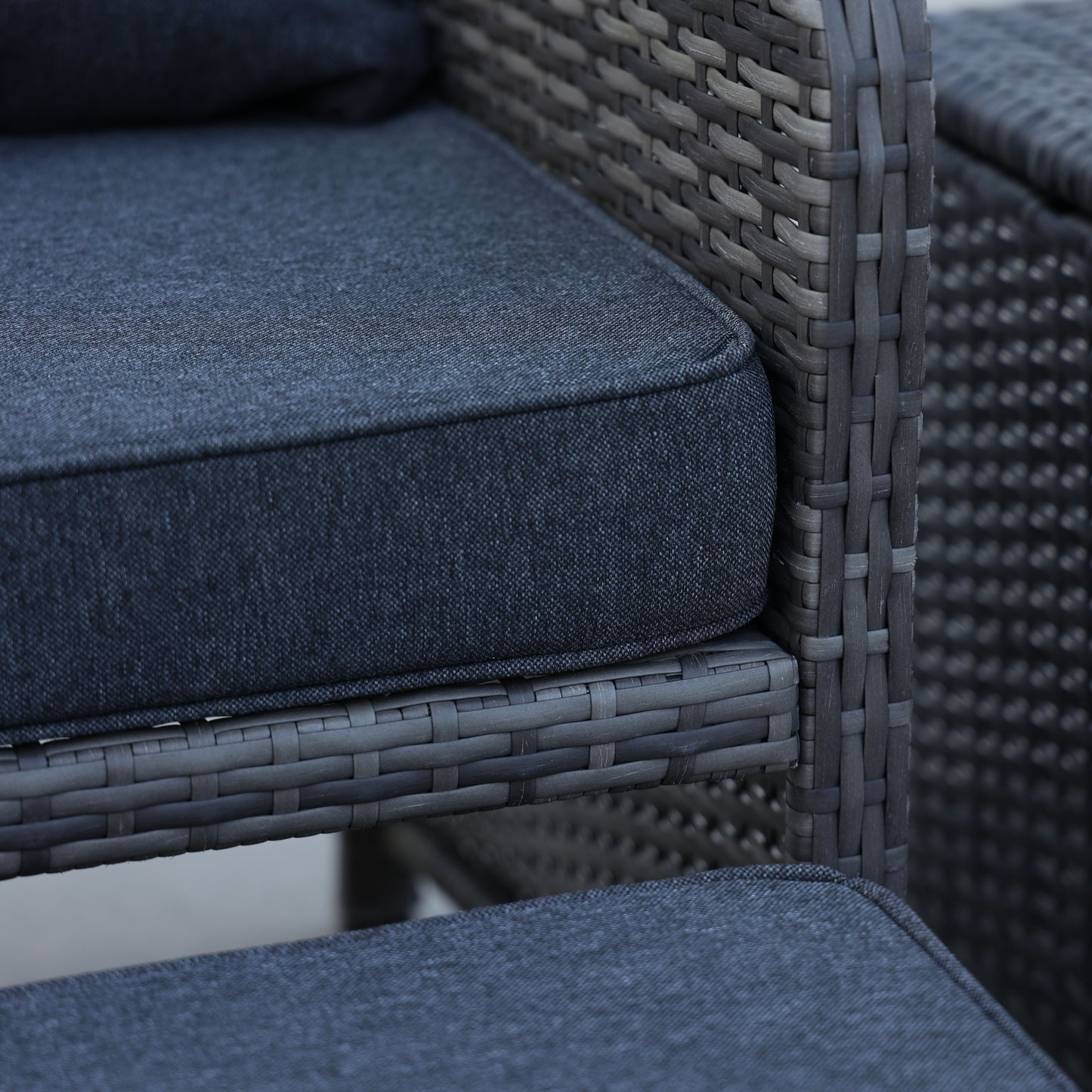 5 Pieces Wicker Patio Furniture Set Outdoor Patio Chairs with Ottomans Conversation Furniture with coffetable for Poolside Garden Balcony