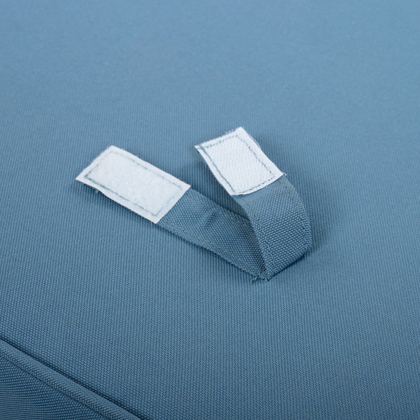 Outdoor Acacia Wood Club Wooden Armchair with Cushions (Set of 4), Conversation Set,Suitable For Outdoor Gatherings,Teak Finish,Blue cushion