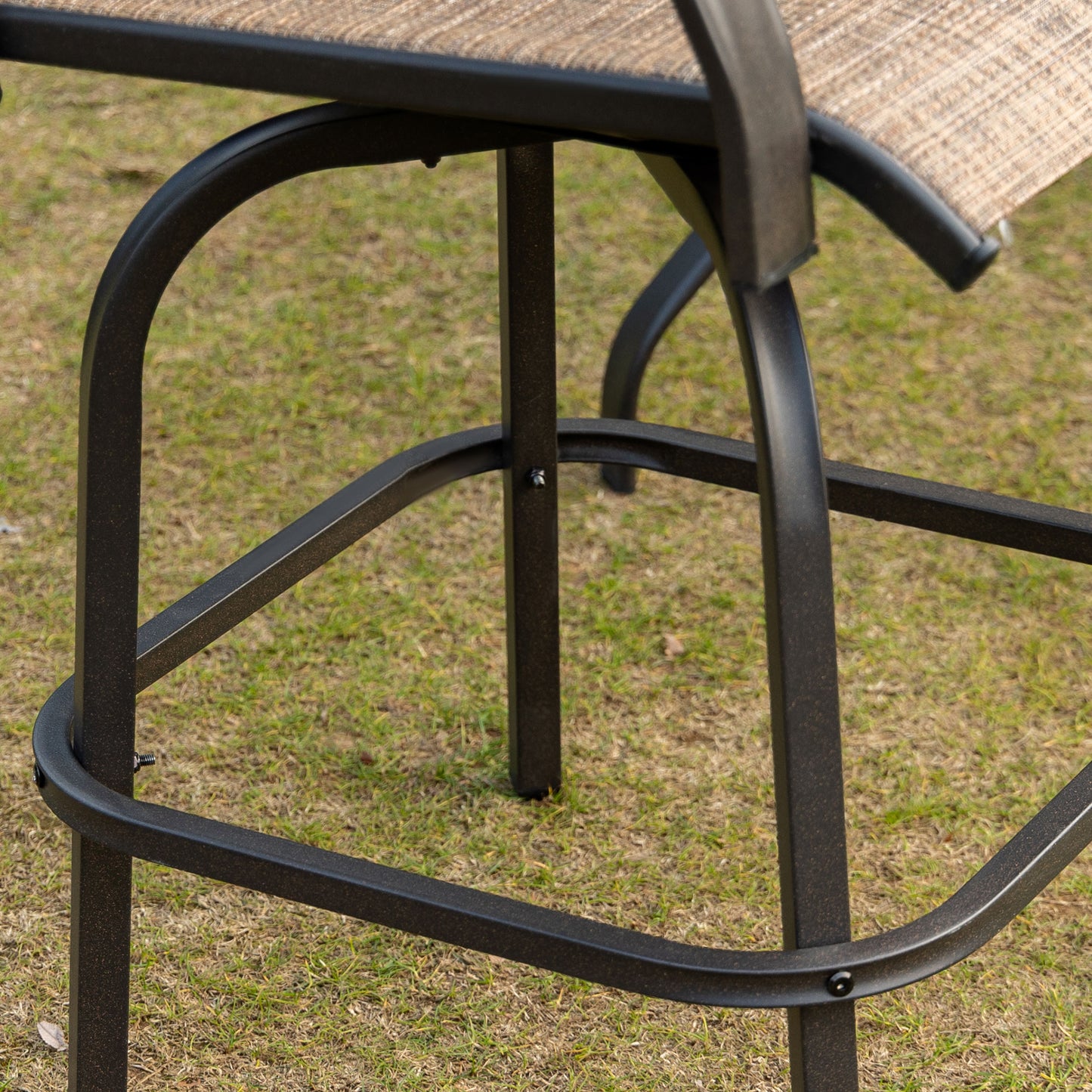 Outsunny Set of 2 Outdoor Swivel Bar Stools with Armrests, Bar Height Patio Chairs with Steel Frame for Balcony, Poolside, Backyard, Brown