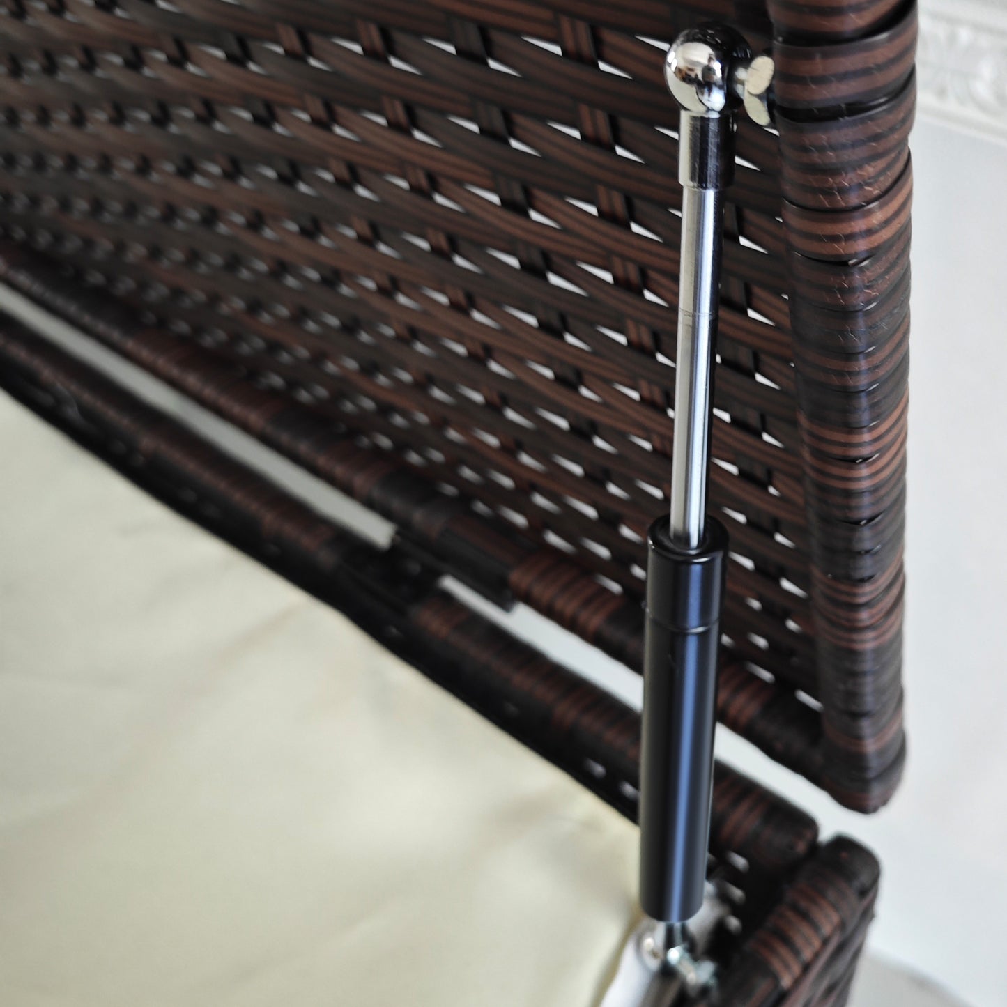 175 Gallon Outdoor Storage Box with Inner Liner, PE Rattan Wicker Deck Box with Pneumatic Bar Lift for Indoor & Outdoor, Patio Furniture Cushions, Pool Toys, Garden Tools, Mixed Brown